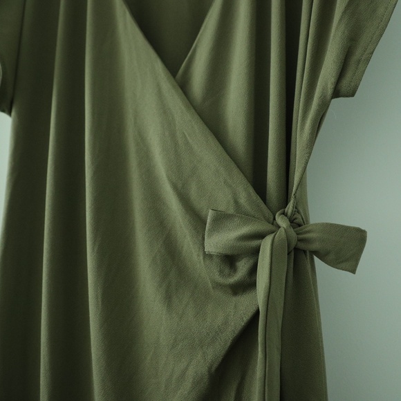 Feminine Muted Green Dress with Side Bow - L - Picture 2 of 6